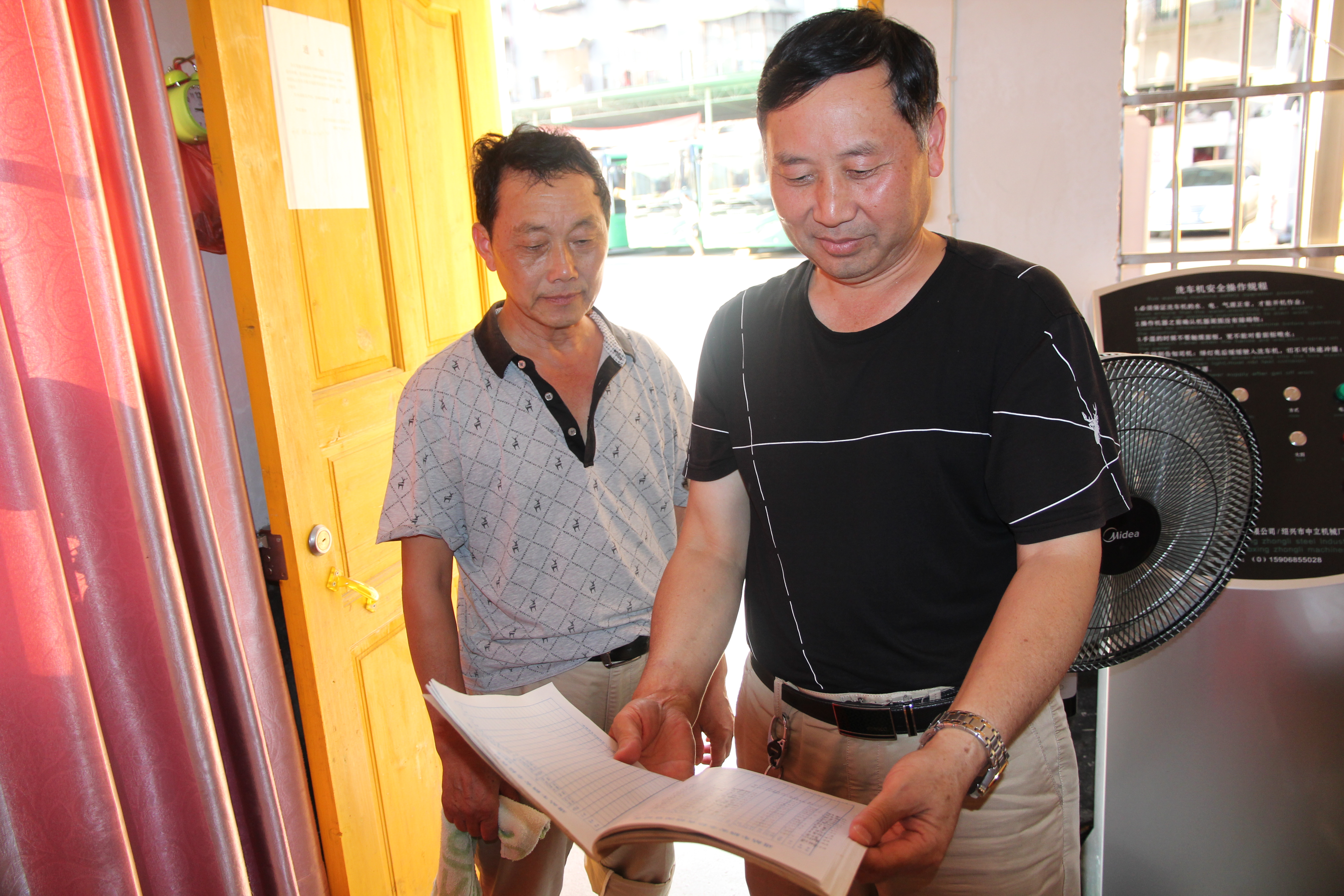 干工作就要盡力干好 ——記集團(tuán)公司優(yōu)秀黨員、綏寧綠洲公汽公司經(jīng)理李茂良 祖   冠